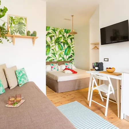 Duomo Views, Light, Jungle-inspired With Terrace Apartment