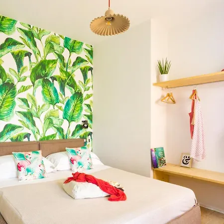 Apartment Duomo Views, Light, Jungle-inspired With Terrace Mailand